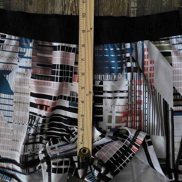 Victoria's Secret Knockout Victoria Sport Geometric Blush Running Shorts Large - Picture 7 of 8
